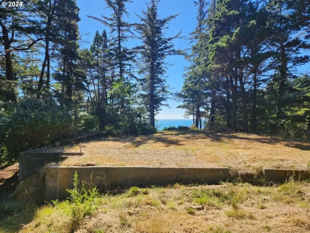 $410,000 | 41565 Highway 101, Port Orford, OR 97465