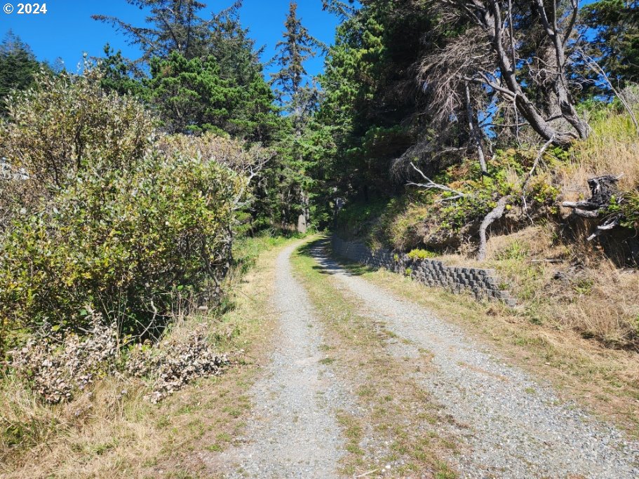 41565 Highway 101 Port Orford, OR 97465 - Photo 7 of 23 Property Entrance