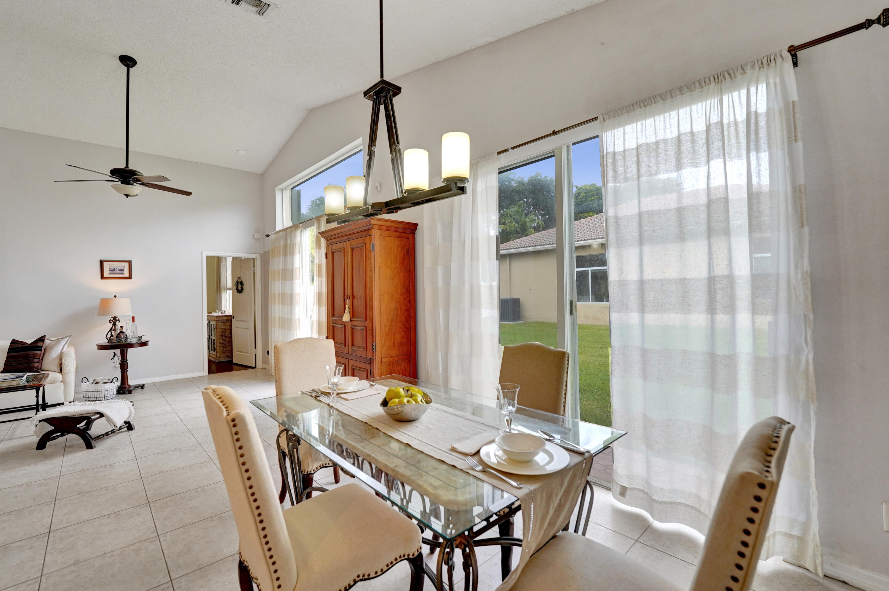 19405 Southwest 67th Street Pembroke Pines, FL 33332 - Photo 20 of 42 Dining