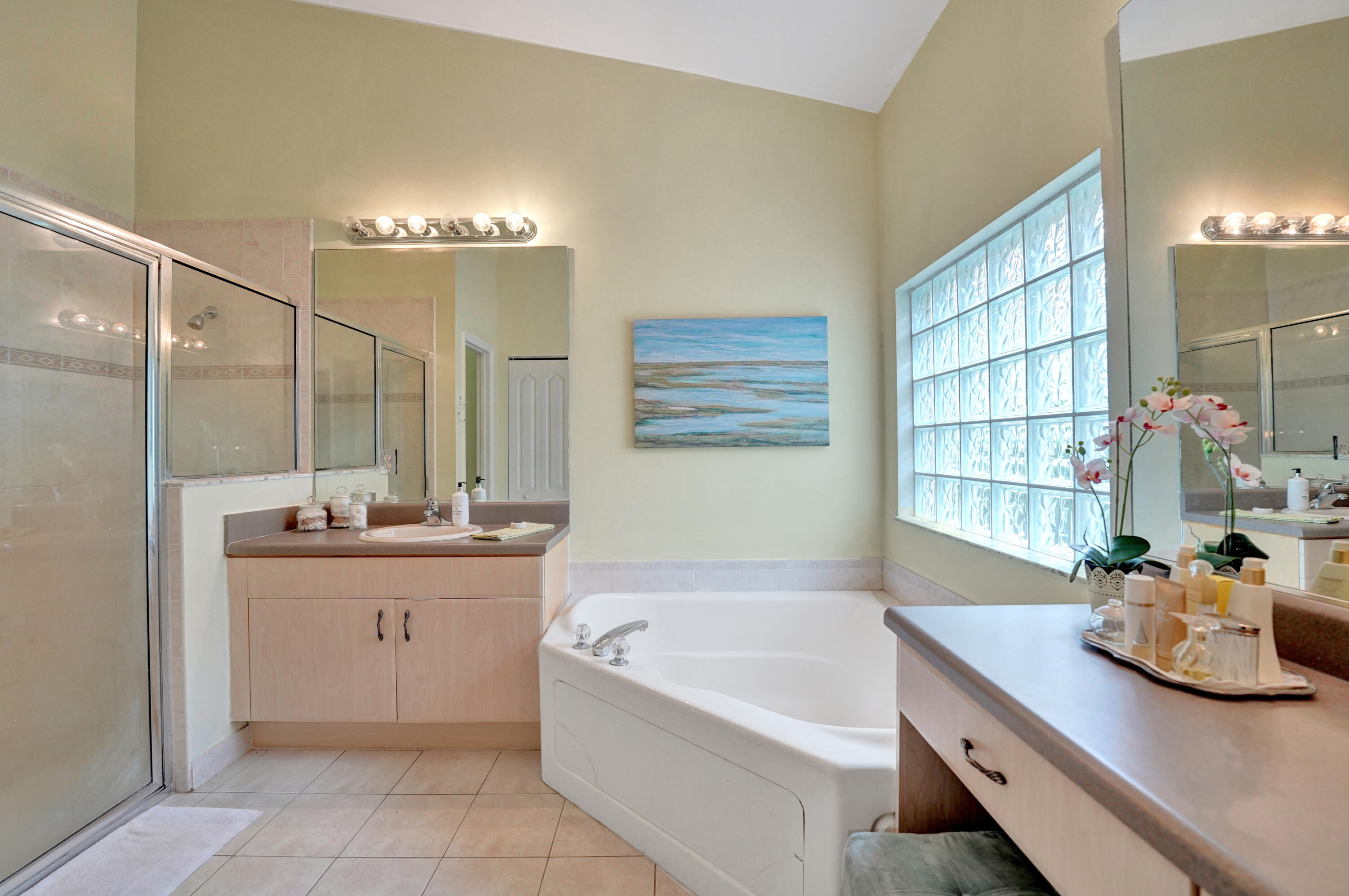 19405 Southwest 67th Street Pembroke Pines, FL 33332 - Photo 33 of 42 Primary Bath