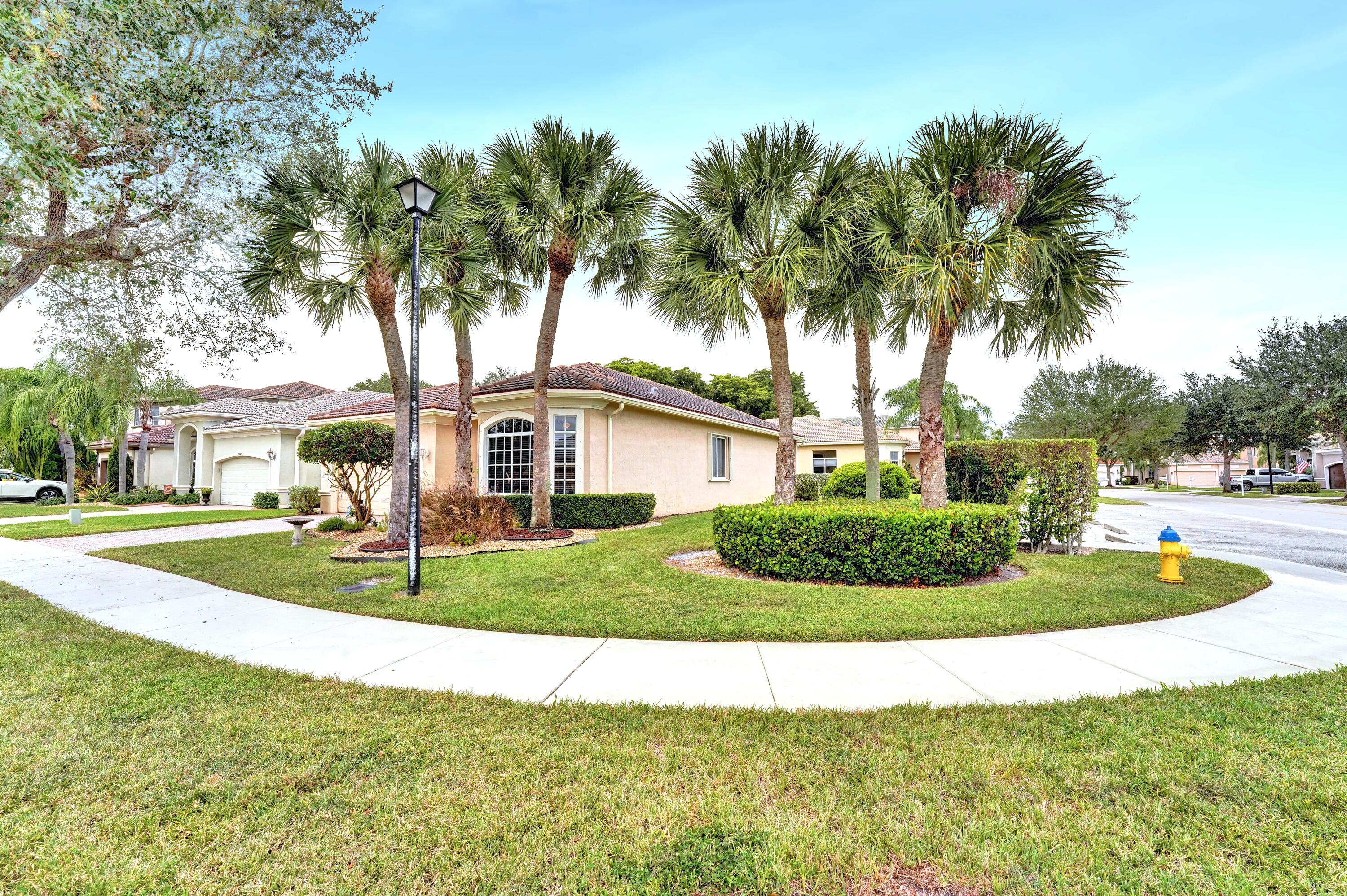 19405 Southwest 67th Street Pembroke Pines, FL 33332 - Photo 4 of 42 4.DSC01393 copy