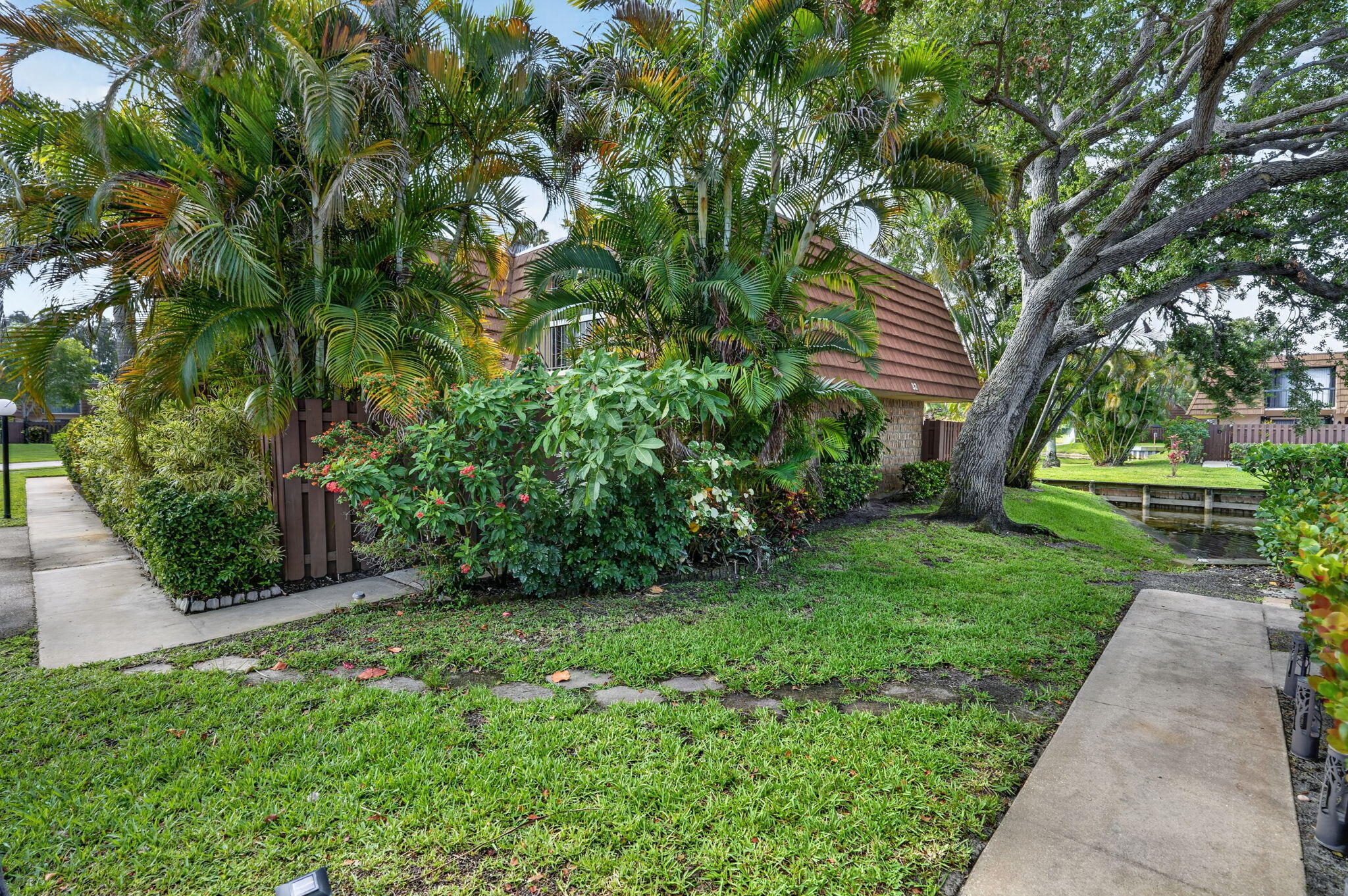 825 Center Street, Unit 32B Jupiter, FL 33458 - Photo 2 of 24 3-web-or-mls-_MLP6359