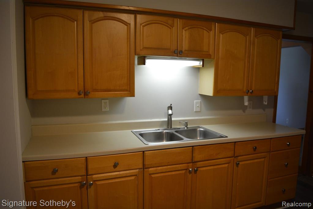 27360 Ridgewood Street Roseville, MI 48066 - Photo 6 of 32
