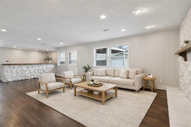 $3,200 | 75 Oaklawn Drive, Metairie, LA 70005