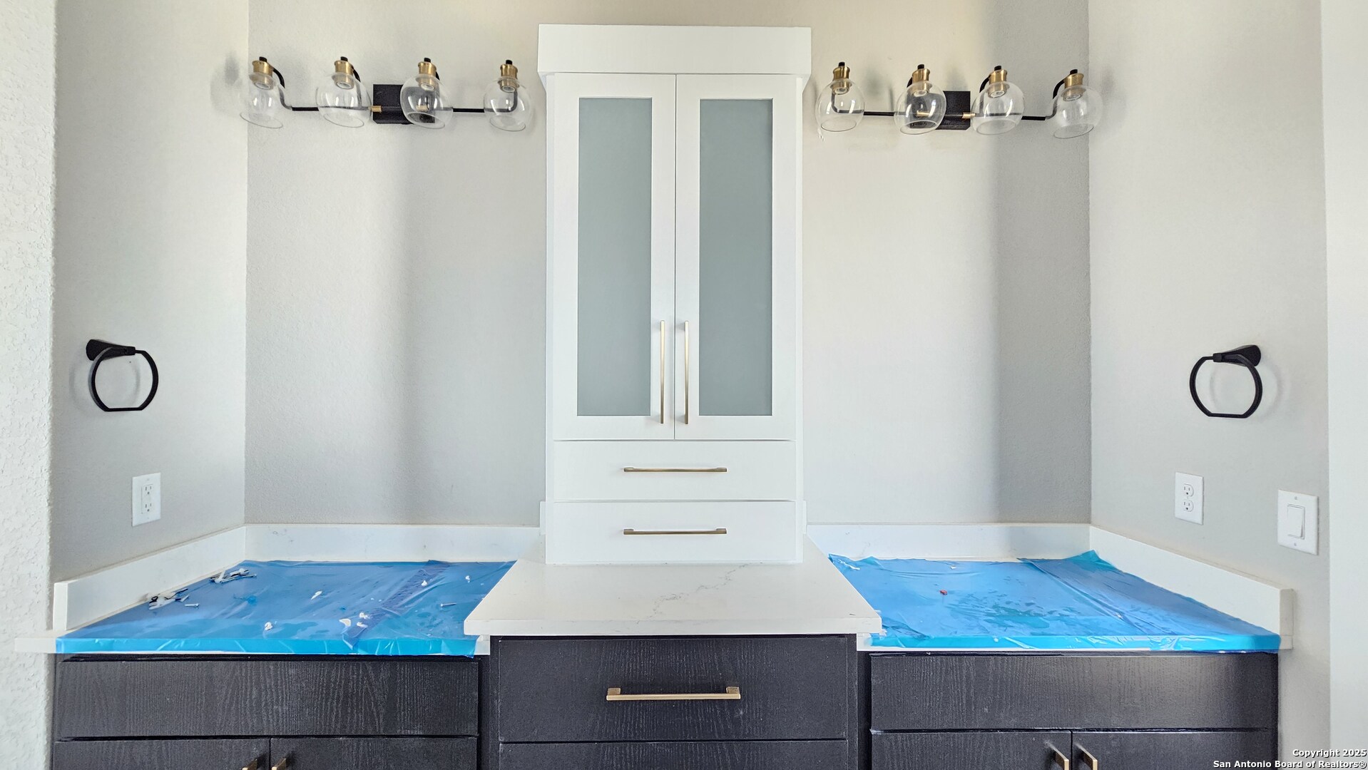 699 James Way Castroville, TX 78009 - Photo 26 of 31 a view of bathroom