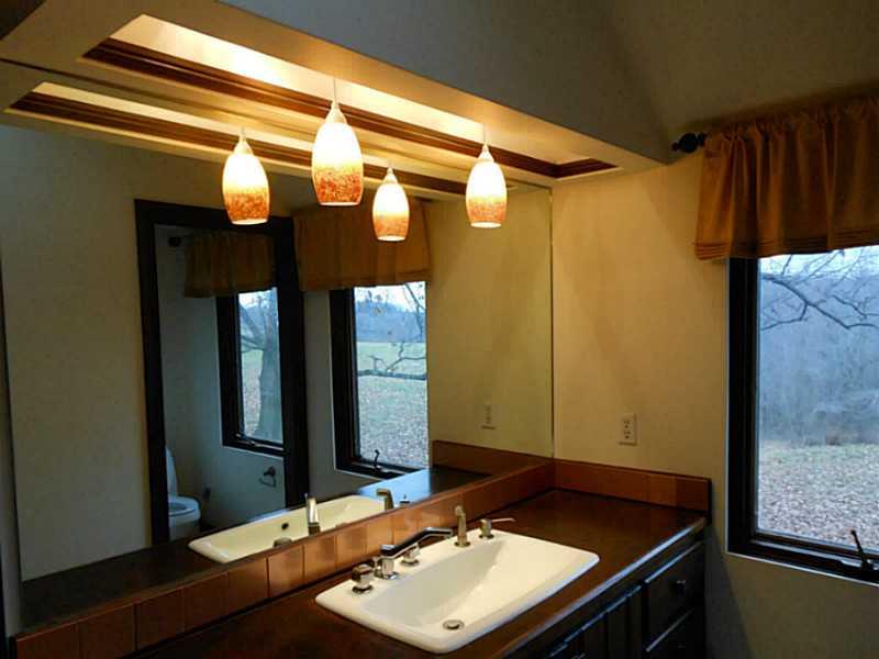 4499 Hilty Road Murrysville, PA 15668 - Photo 17 of 25 Master Bath/Spa.