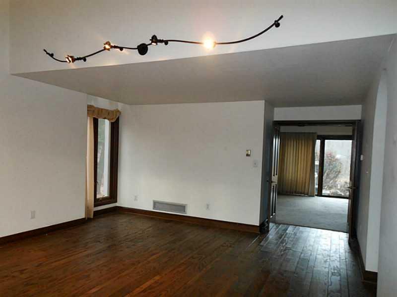 4499 Hilty Road Murrysville, PA 15668 - Photo 5 of 25 Living Room.