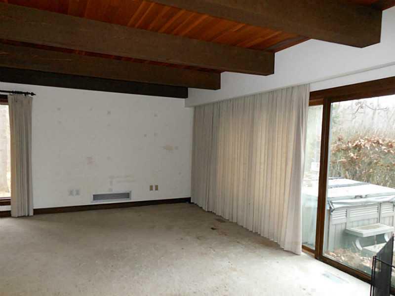 4499 Hilty Road Murrysville, PA 15668 - Photo 9 of 25 Family Room.