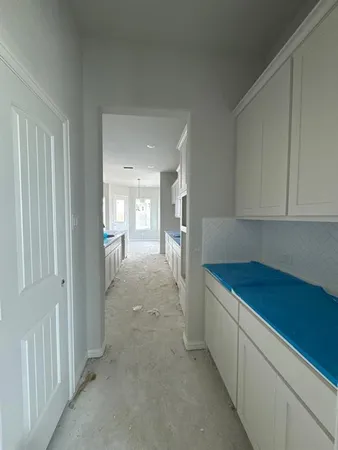 a view of livingroom with furniture