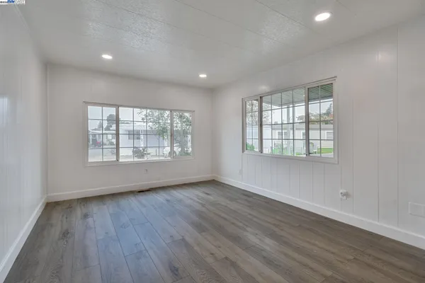 a picture of a cabinet