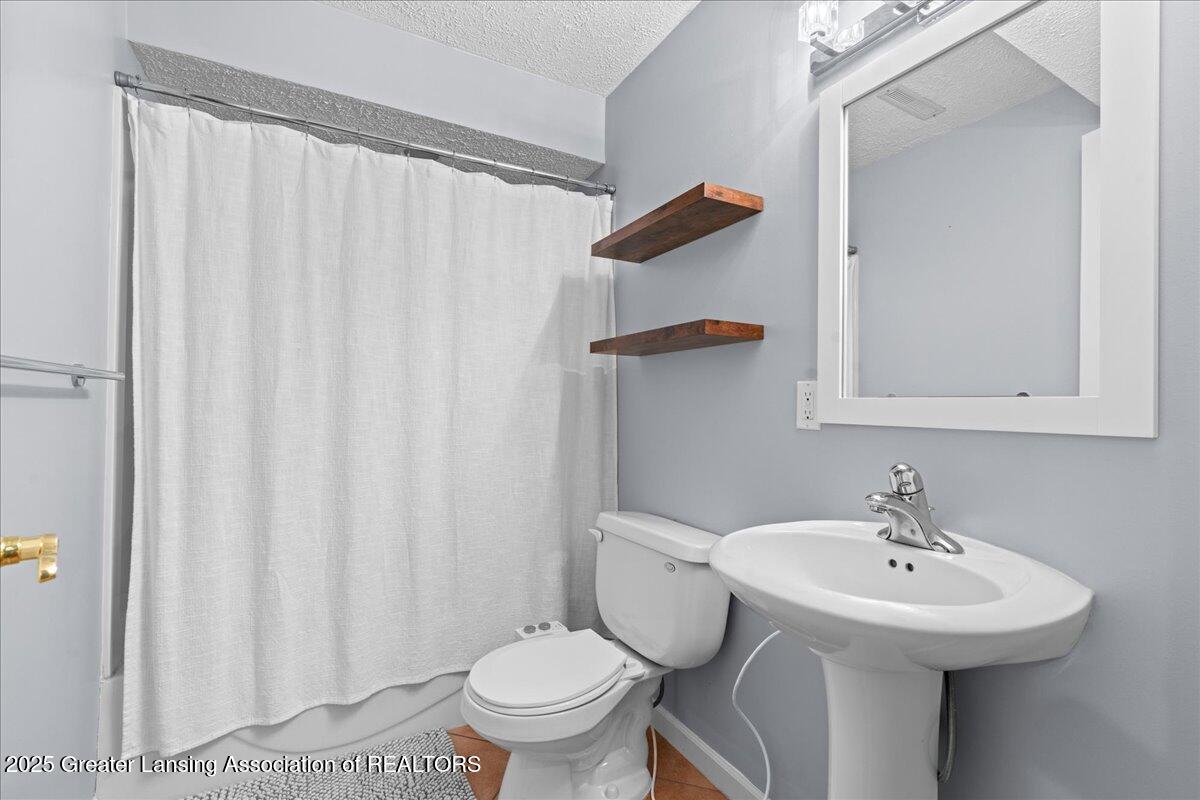 4327 Keller Road Holt, MI 48842 - Photo 30 of 45 Bathroom