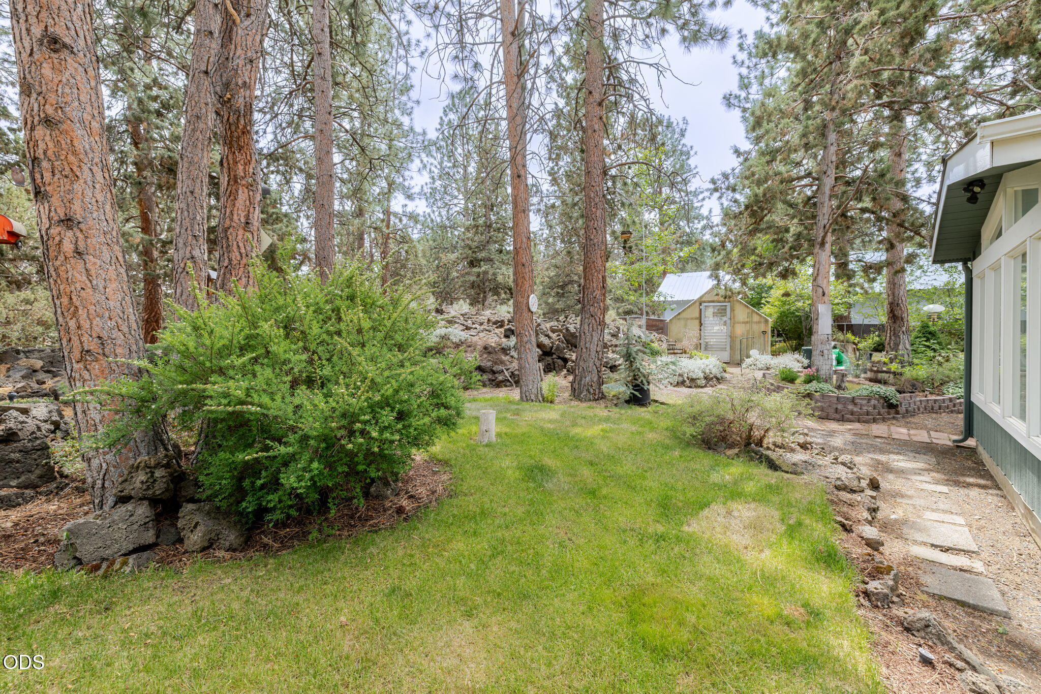 60865 Raintree Court Bend, OR 97702 - Photo 29 of 33