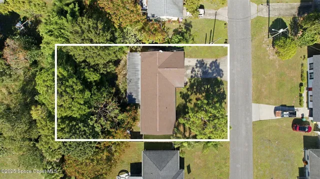 a view of houses with yard