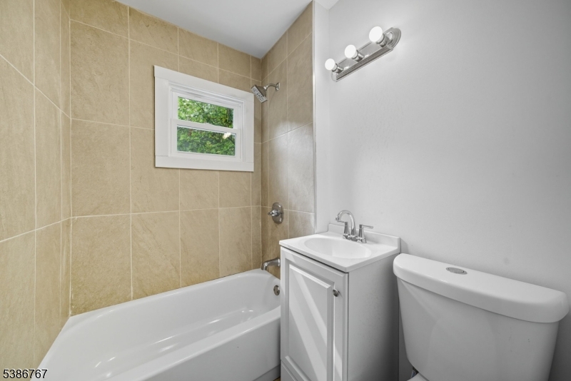 330 Springbrook Trail Sparta, NJ 07871 - Photo 23 of 41 a bathroom with a sink toilet and bathtub