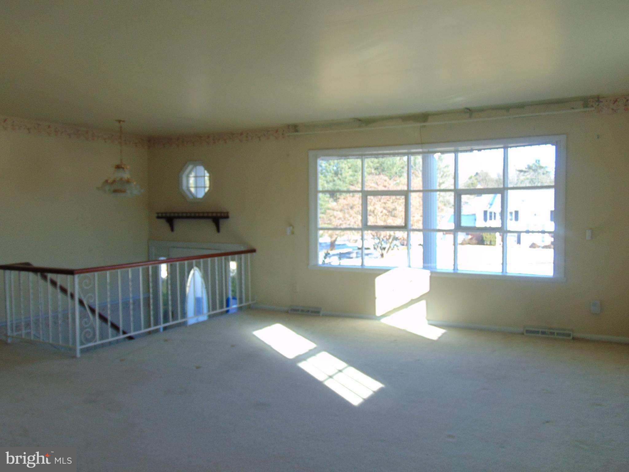 11904 Caspian Road Kingsville, MD 21087 - Photo 4 of 15 Living Room