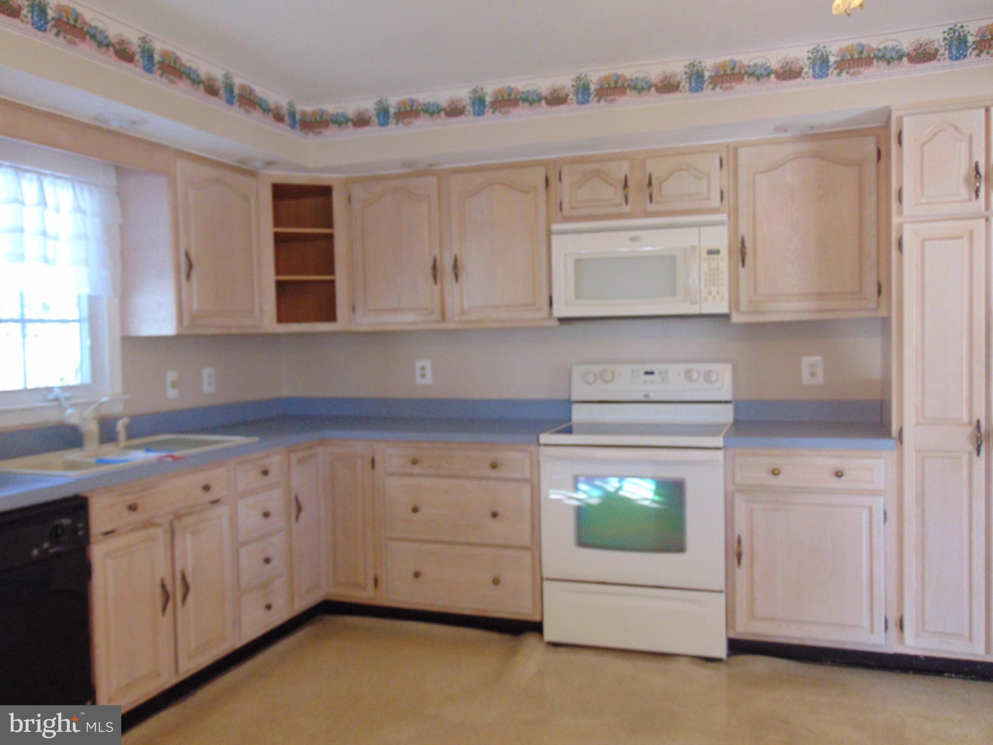 11904 Caspian Road Kingsville, MD 21087 - Photo 6 of 15 Kitchen