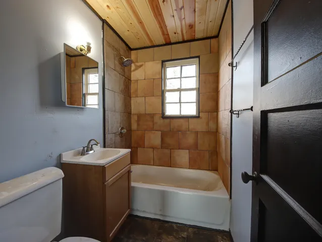 $89,900 | 826 Kingsporte Avenue, La Porte, IN 46350