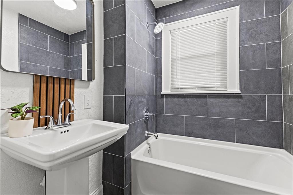 1806 South Evanston Avenue Independence, MO 64052 - Photo 13 of 27