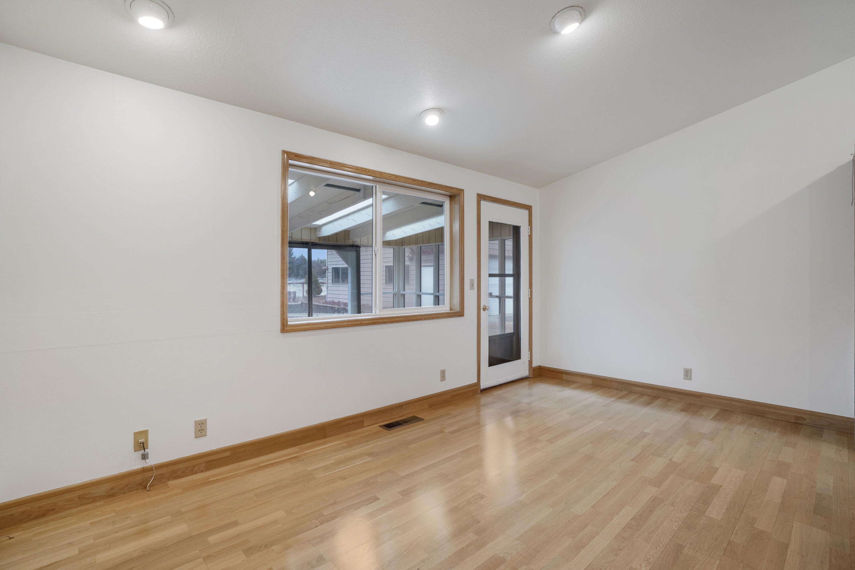 16946 Varco Road Bend, OR 97703 - Photo 13 of 36 Dining area w/door to sunroom