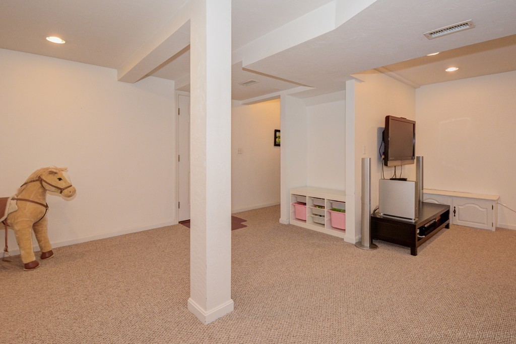17 Joseph Road Shrewsbury, MA 01545 - Photo 24 of 25 Gallery Image 24