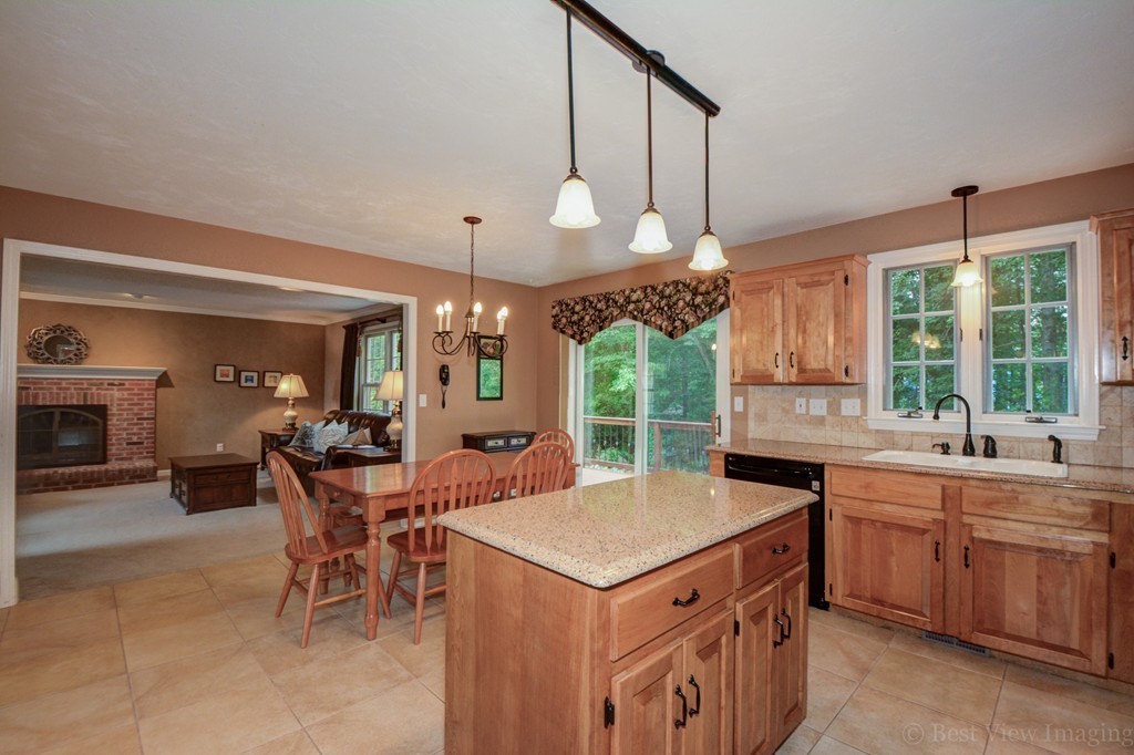 17 Joseph Road Shrewsbury, MA 01545 - Photo 4 of 25 Gallery Image 4