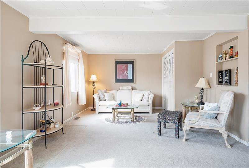 714 Greenlee Road Pittsburgh, PA 15227 - Photo 3 of 25 Gallery Image 3