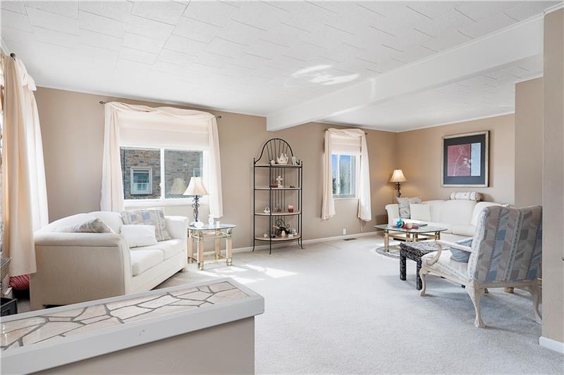 714 Greenlee Road Pittsburgh, PA 15227 - Photo 4 of 25 Gallery Image 4