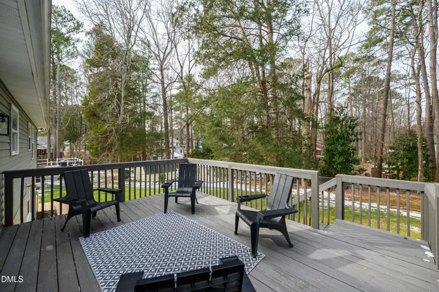 a view of entryway with a front door