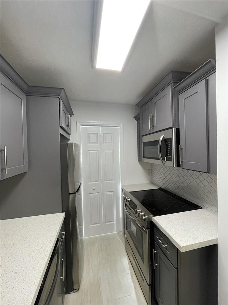 2907 Northeast 8th Terrace, Unit 101 Oakland Park, FL 33334 - Photo 4 of 18 Photo 4