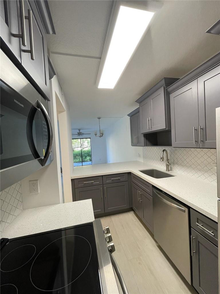 2907 Northeast 8th Terrace, Unit 101 Oakland Park, FL 33334 - Photo 5 of 18 Photo 5