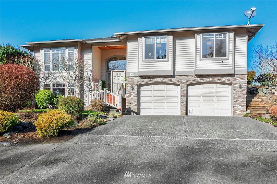 923 Edmonds Street Edmonds, WA 98020 - Photo 1 of 32