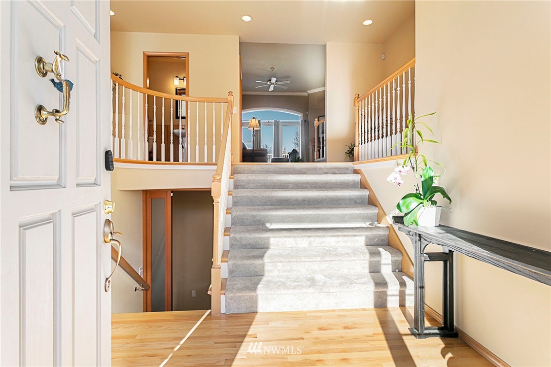 923 Edmonds Street Edmonds, WA 98020 - Photo 2 of 32