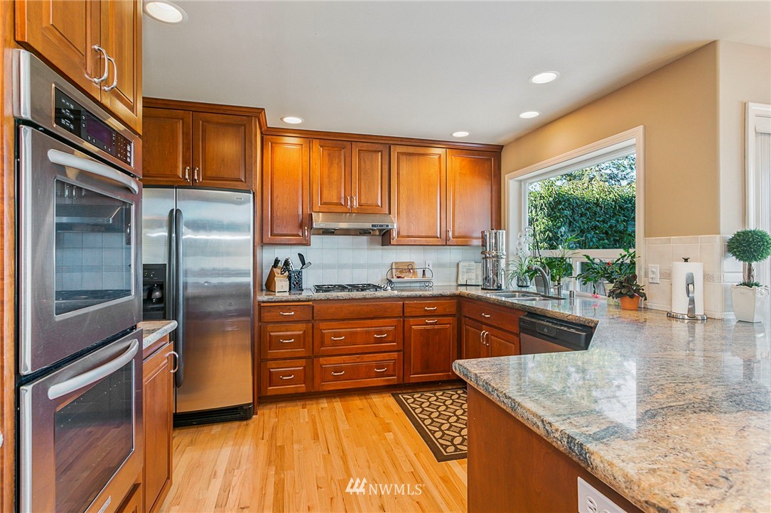 923 Edmonds Street Edmonds, WA 98020 - Photo 17 of 32