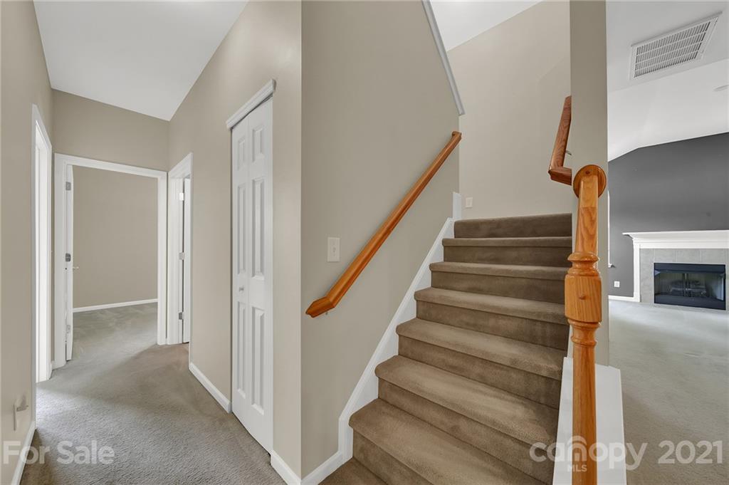 805 Ledgestone Court Tega Cay, SC 29708 - Photo 28 of 44 Gallery Image 28
