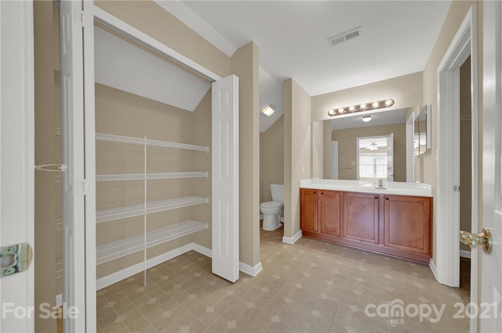 805 Ledgestone Court Tega Cay, SC 29708 - Photo 32 of 44 Gallery Image 32