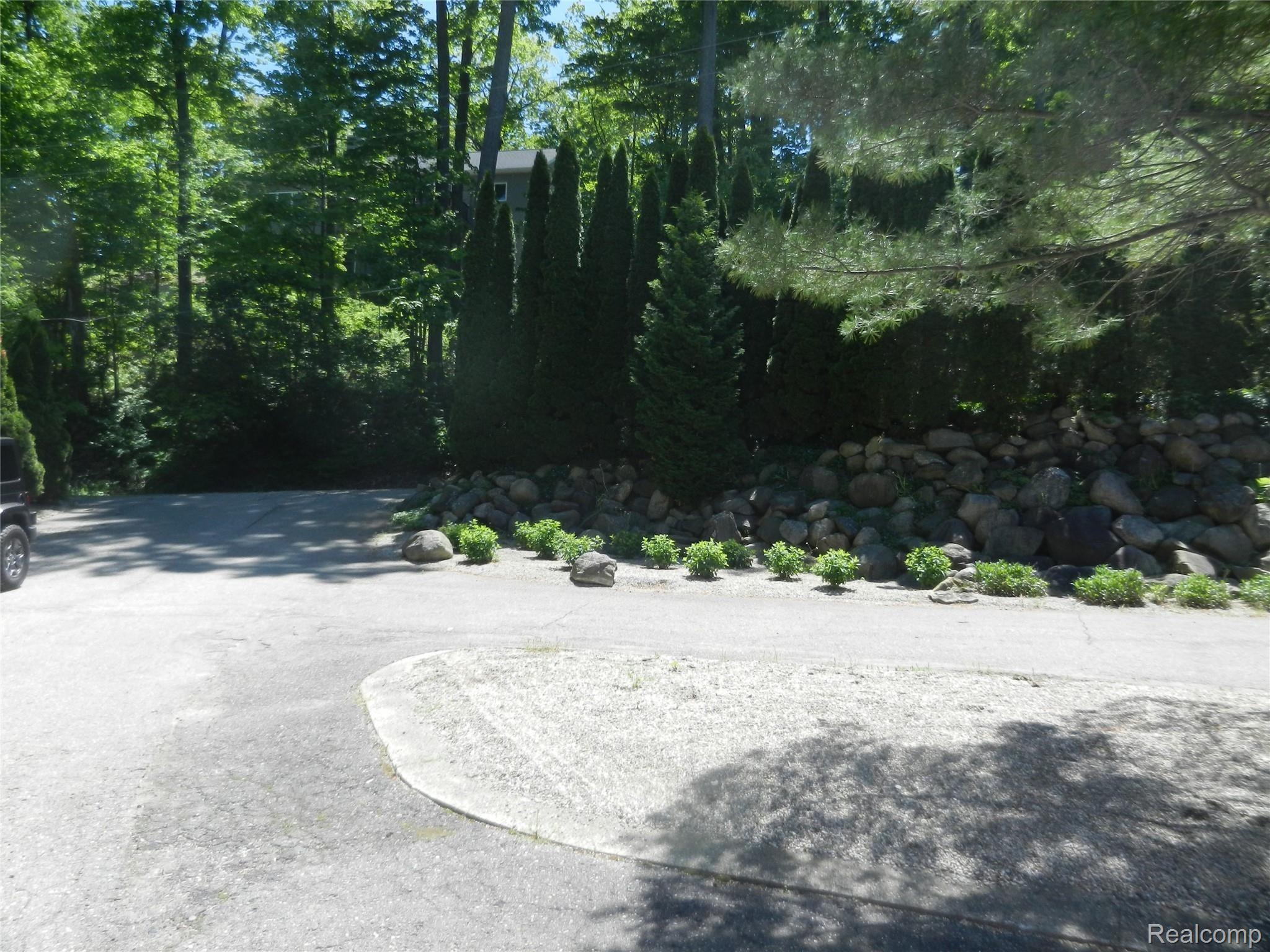 5375 Wayne Road White Lake, MI 48383 - Photo 6 of 59 Driveway