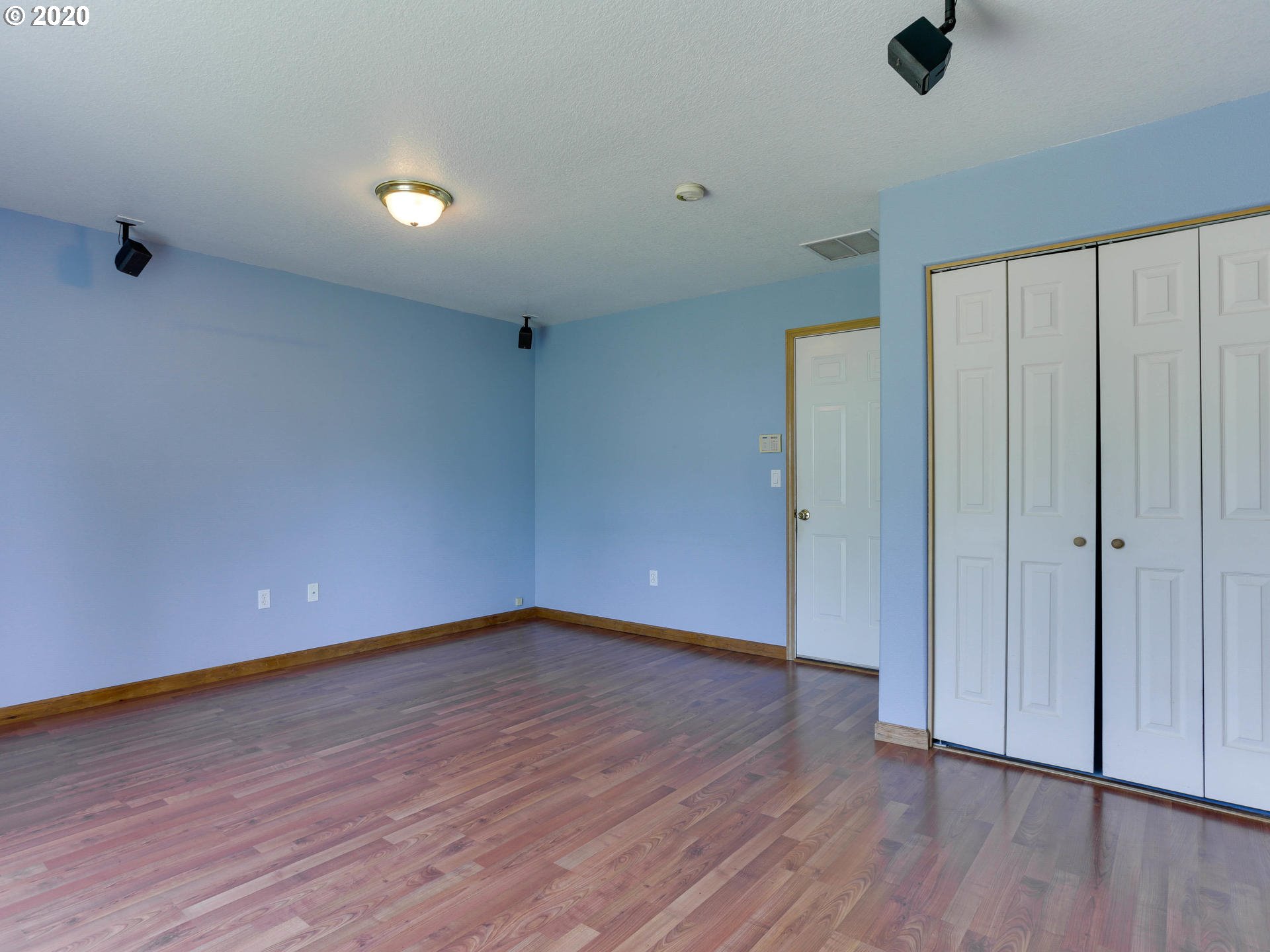 9211 Northeast Levee Road Portland, OR 97211 - Photo 17 of 31 Family Room