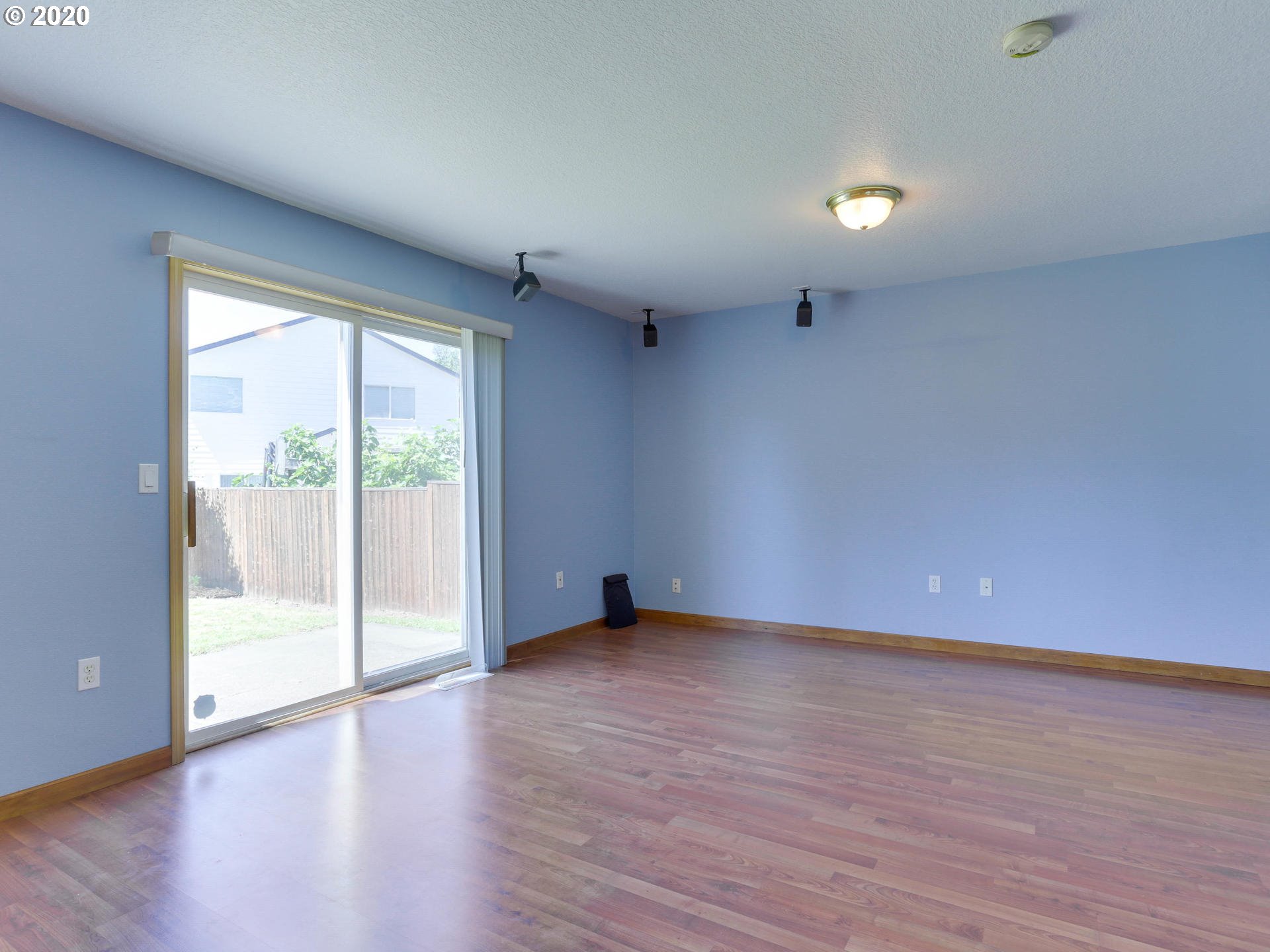 9211 Northeast Levee Road Portland, OR 97211 - Photo 18 of 31 Family Room