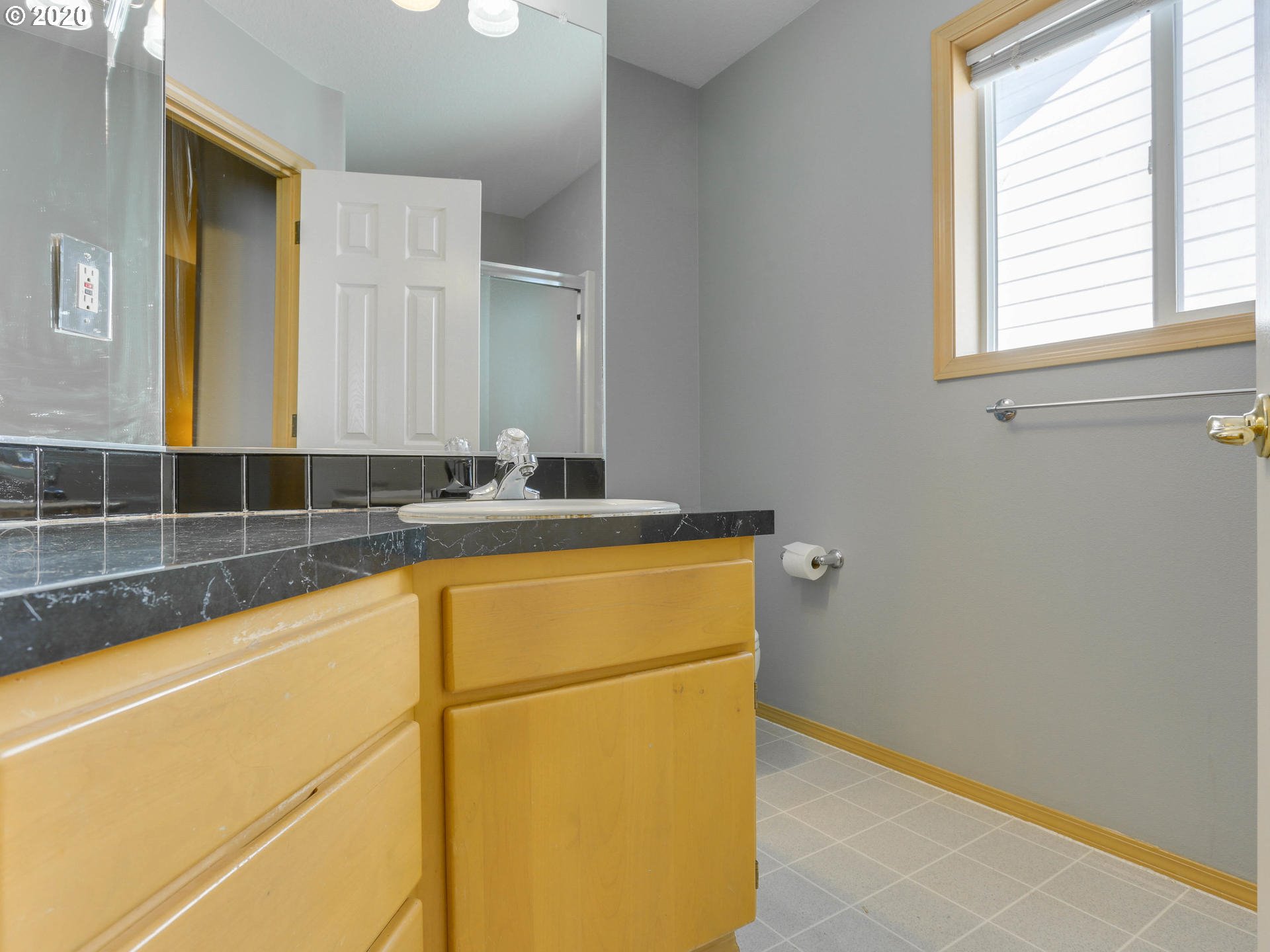 9211 Northeast Levee Road Portland, OR 97211 - Photo 22 of 31 Bathroom, Attached