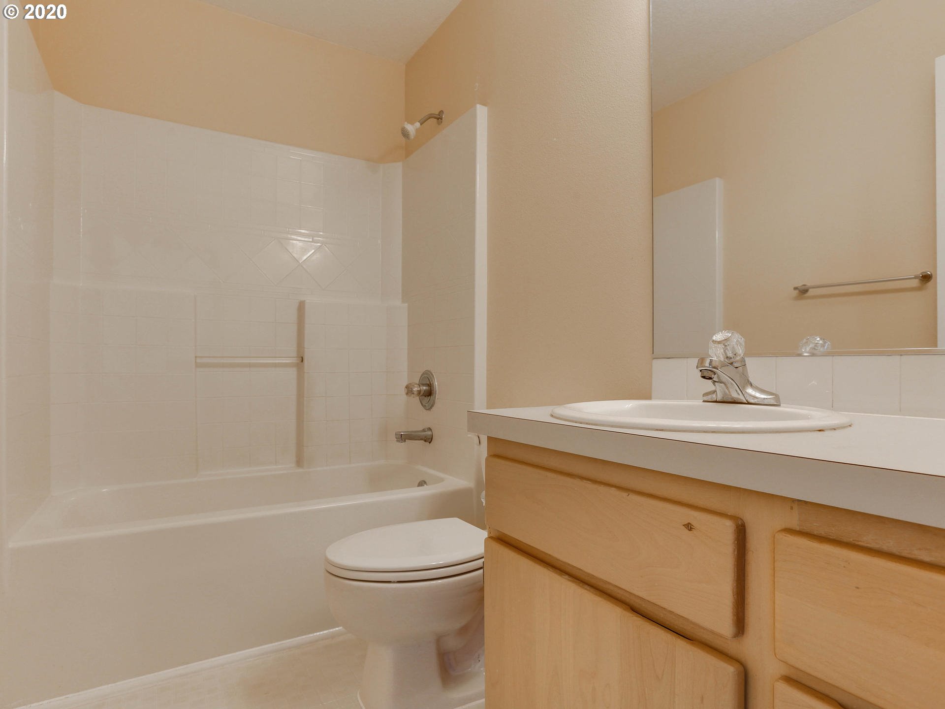 9211 Northeast Levee Road Portland, OR 97211 - Photo 25 of 31 Bathroom
