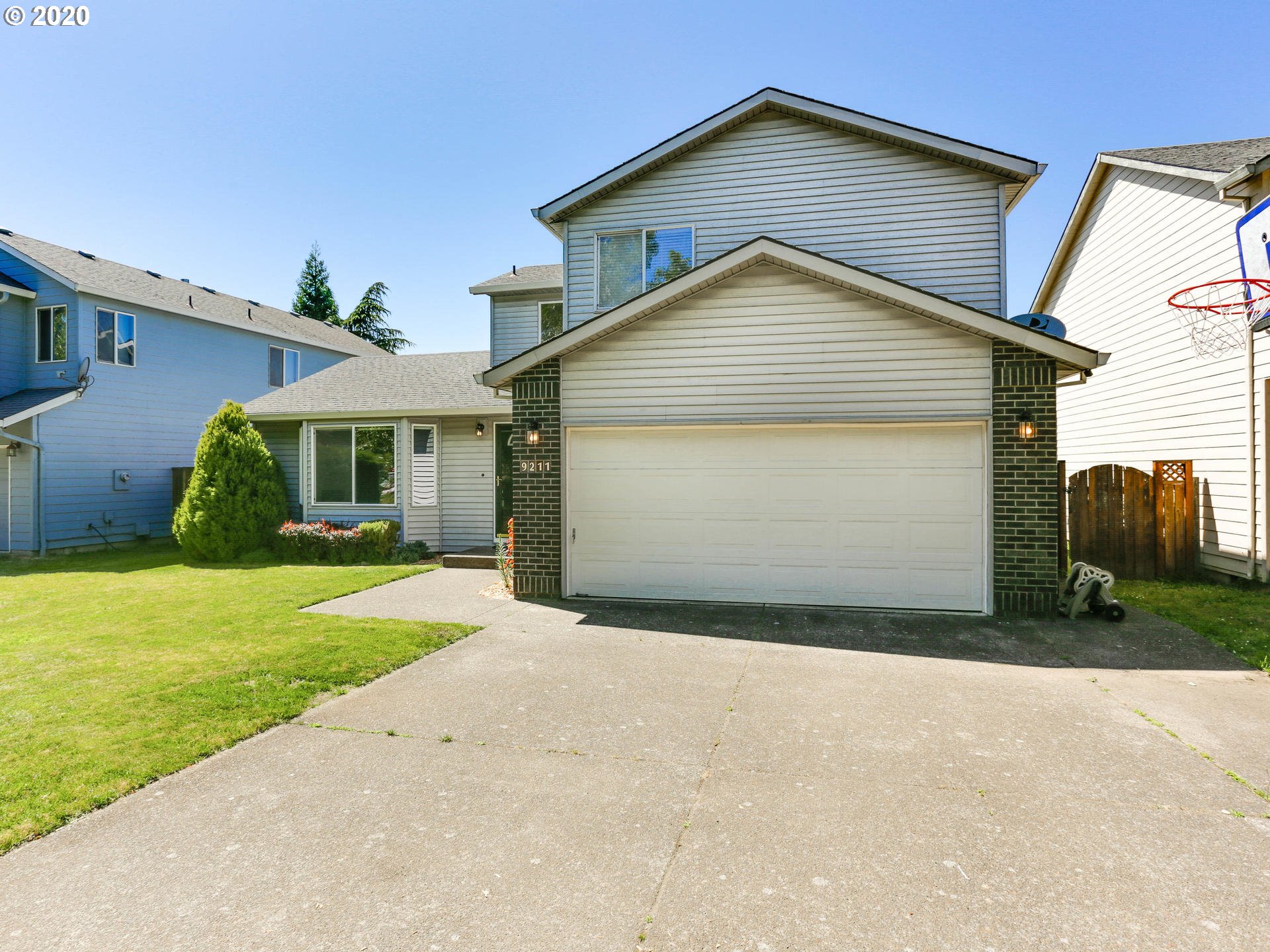 9211 Northeast Levee Road Portland, OR 97211 - Photo 3 of 31 Driveway
