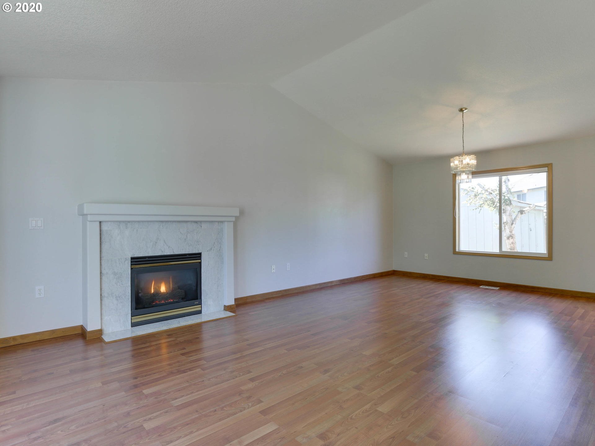 9211 Northeast Levee Road Portland, OR 97211 - Photo 5 of 31 Living Room/Dining Room