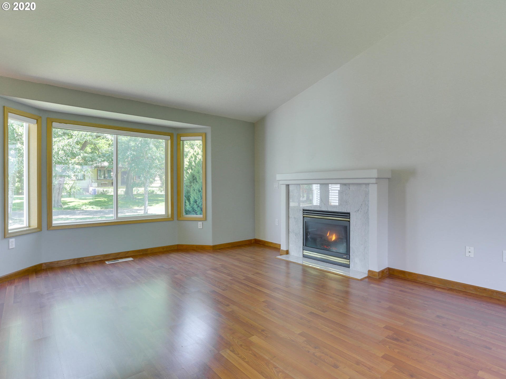 9211 Northeast Levee Road Portland, OR 97211 - Photo 6 of 31 Living Room
