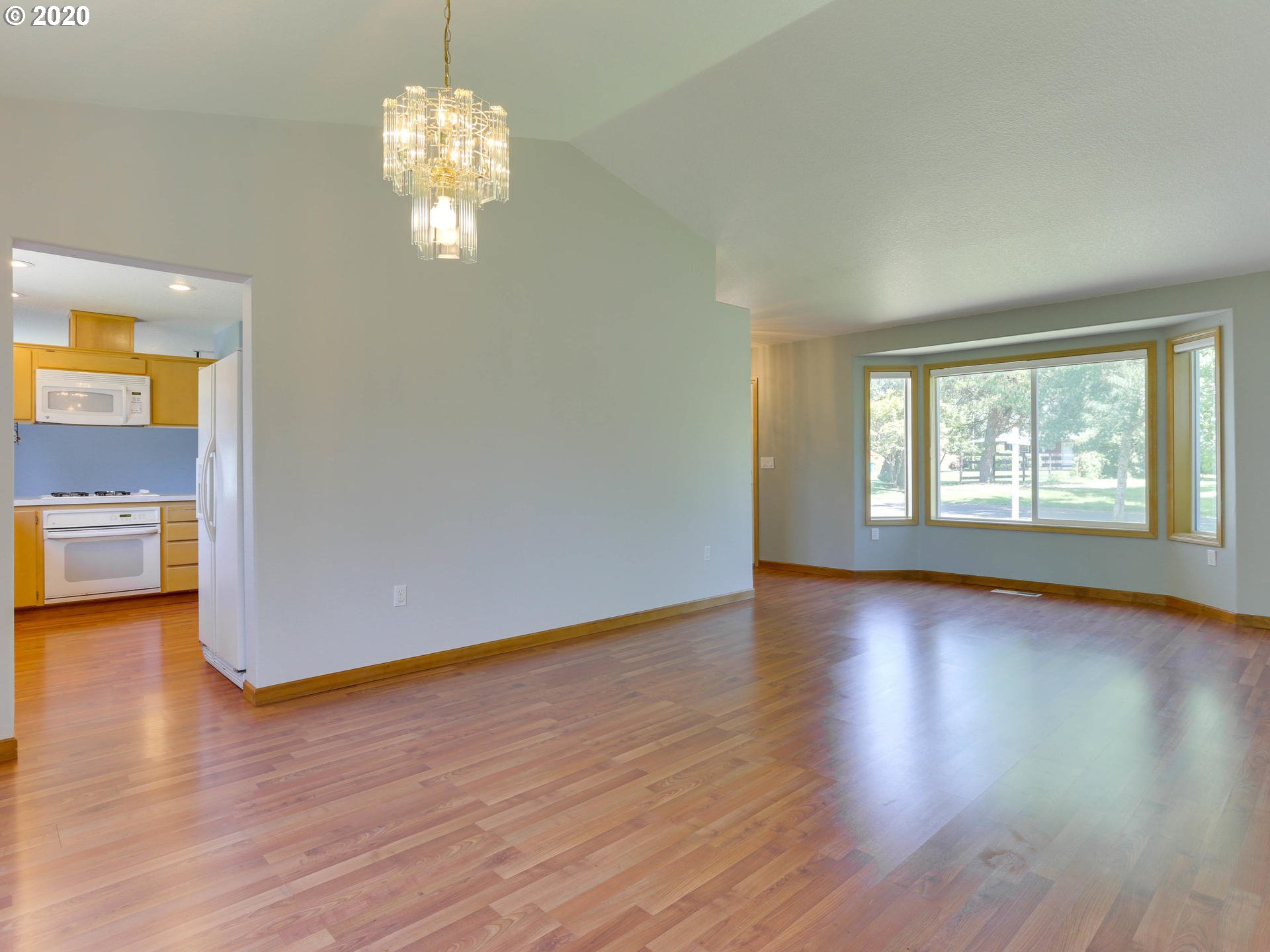 9211 Northeast Levee Road Portland, OR 97211 - Photo 9 of 31 Living Room