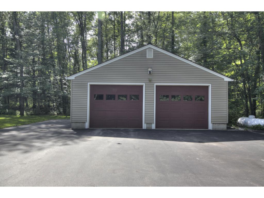 31 Clifton Road Bedford, NH 03110 - Photo 3 of 32 Gallery Image 3