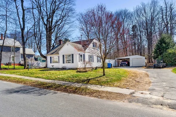 $1,950 | 22 Woodland Street, Unit 2, Merrimac, MA 01860