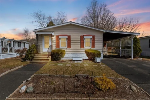 $286,000 | 27 Castle Road, Unit 153, Attleboro, MA 02703