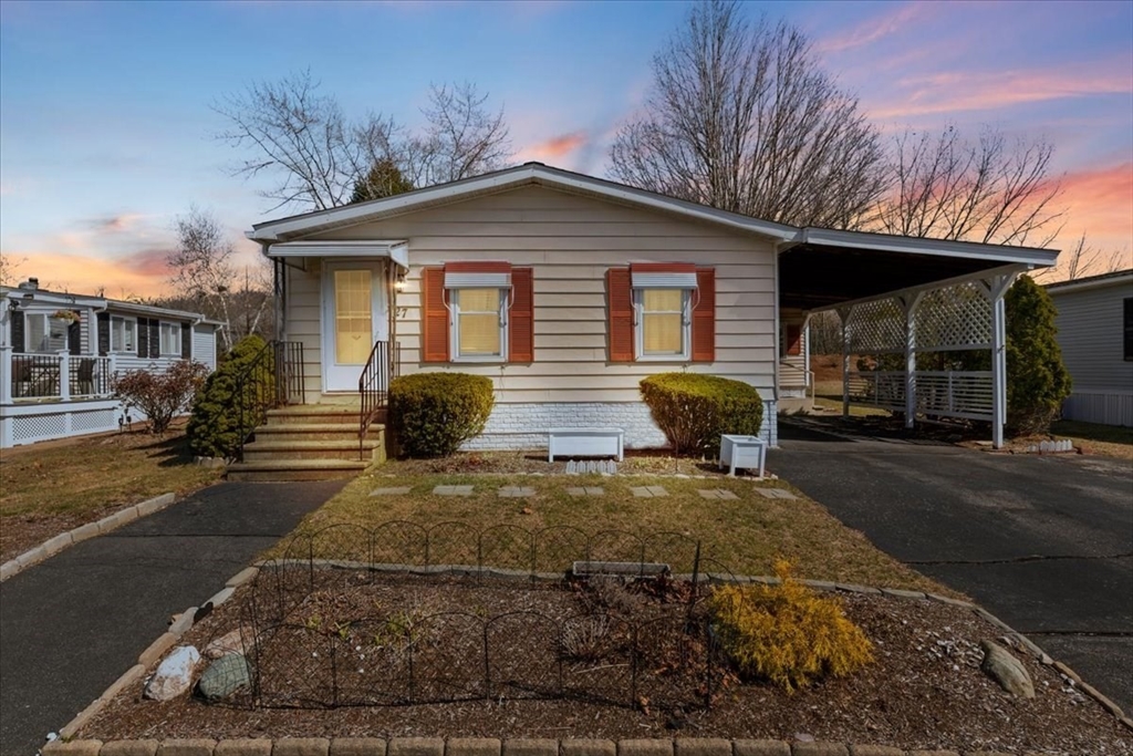 27 Castle Road, Unit 153 Attleboro, MA 02703 - Photo 1 of 34