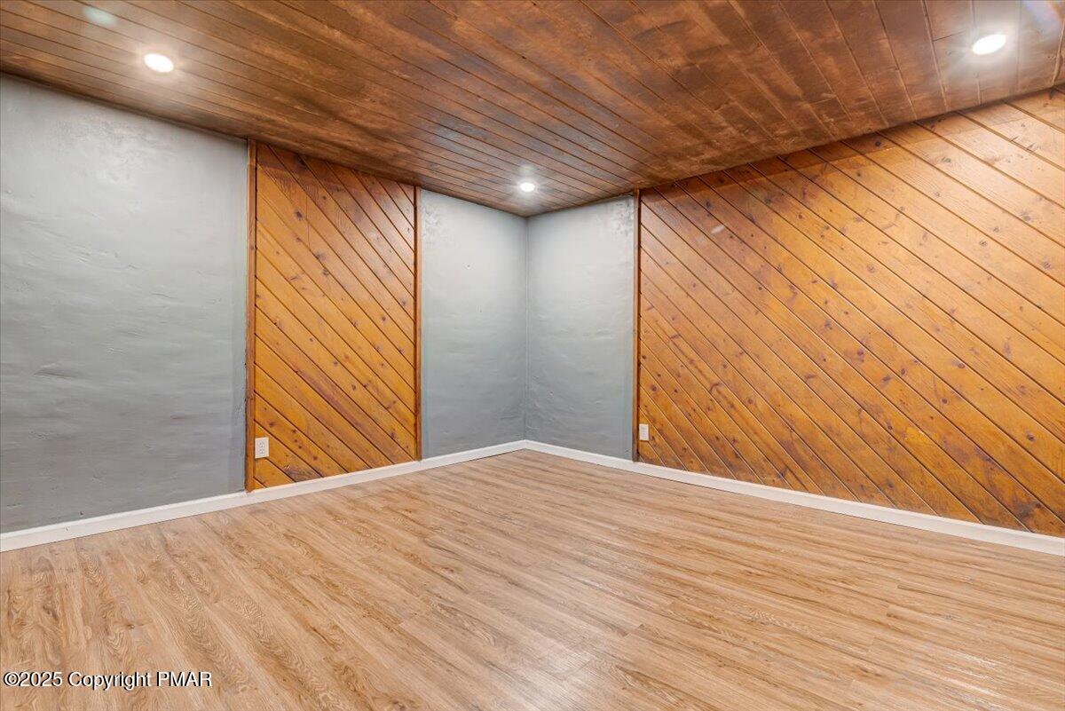 2161 Bushkill Circle Bushkill, PA 18324 - Photo 31 of 49 35-Photo Jan 14 2025- 11 03 11 AM_2 AM_4