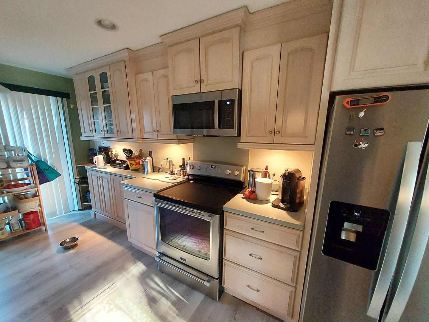 787 Oak Hill Road, Unit 467 Lake Barrington, IL 60010 - Photo 13 of 57 a kitchen with granite countertop a refrigerator stove and sink